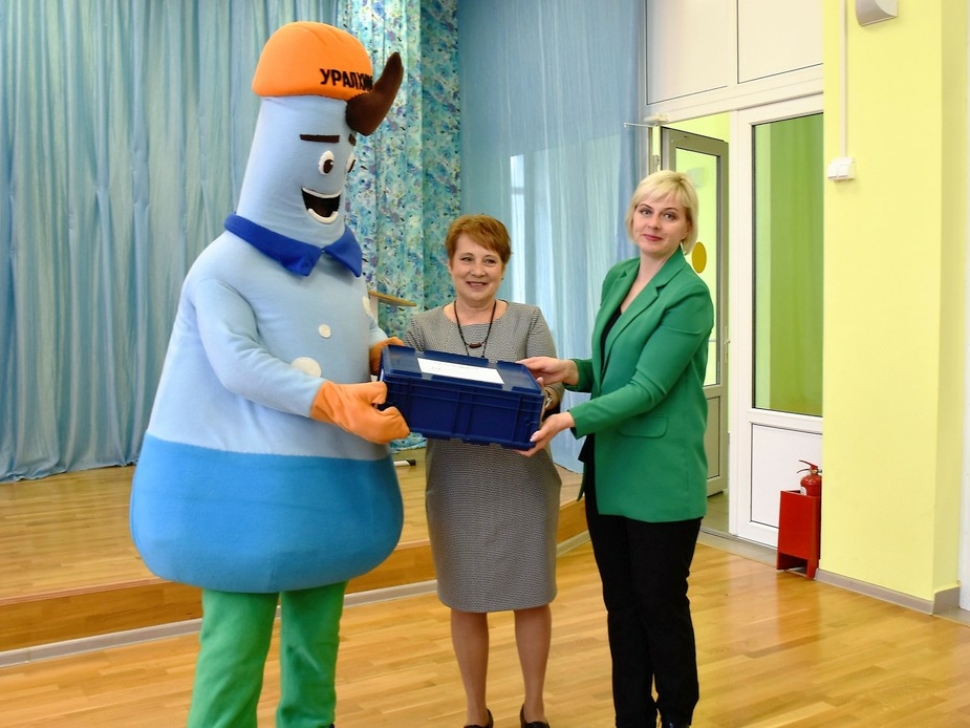 Подарок от «ВМУ» для школьников в канун Дня химика DSC_0856