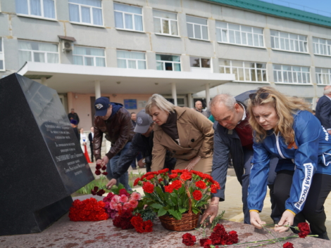 ВМУ Стела в память о погибшем летчике