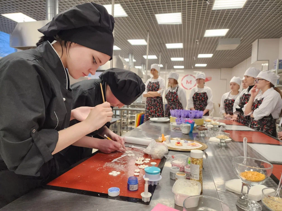 В Воскресенском колледже провели кулинарный мастер-класс для школьников