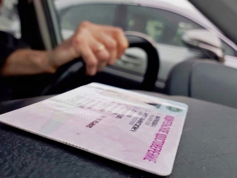 Срок действия истекших водительских удостоверений продлевается на три года