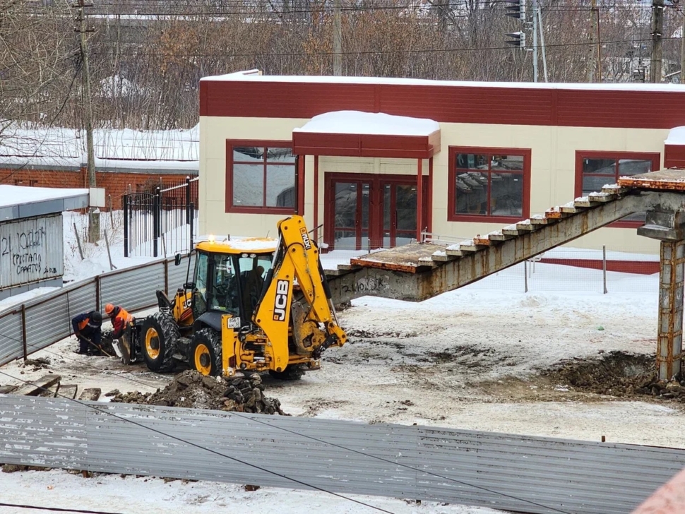 На путепроводе начался ремонт лестниц На путепроводе начался ремонт лестниц