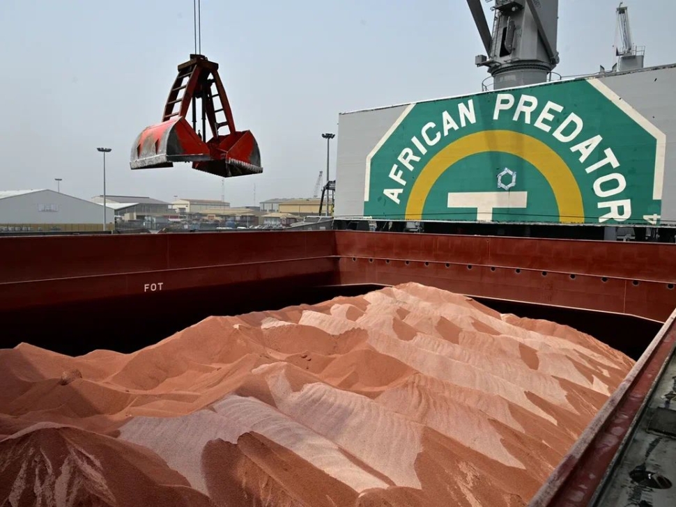 Гуманитарная поставка удобрений Группы «Уралхим» прибыла в Нигерию и выгружается в порту Онне